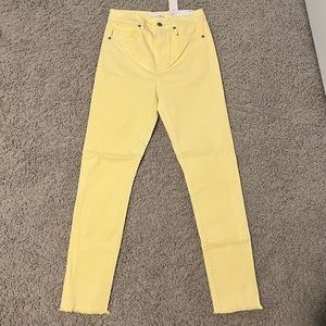 Yellow skinny jeans